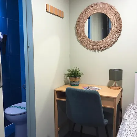 Urbany Hostel Barcelona Exterior photo